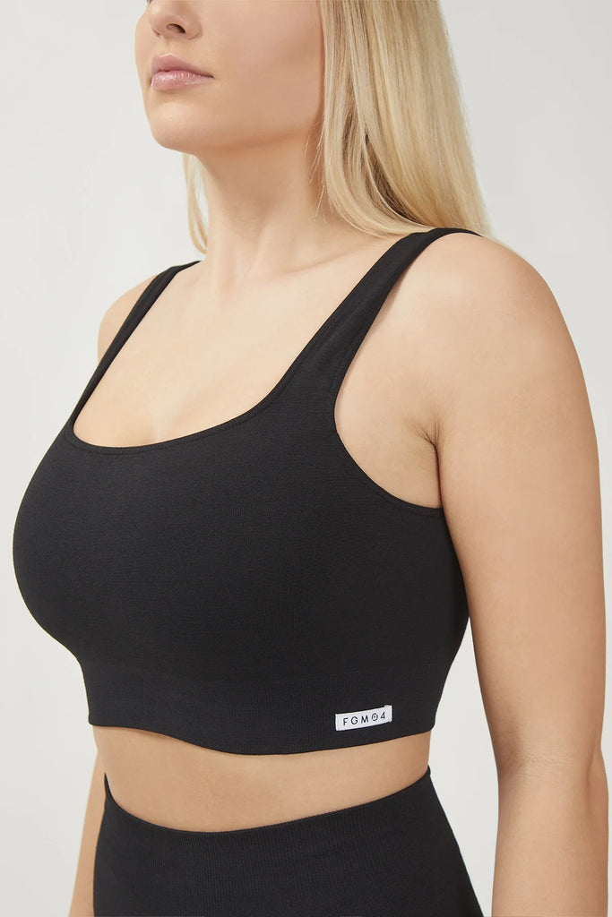 Juoda-sportine-liemenele-essence-bambufir-slimwear