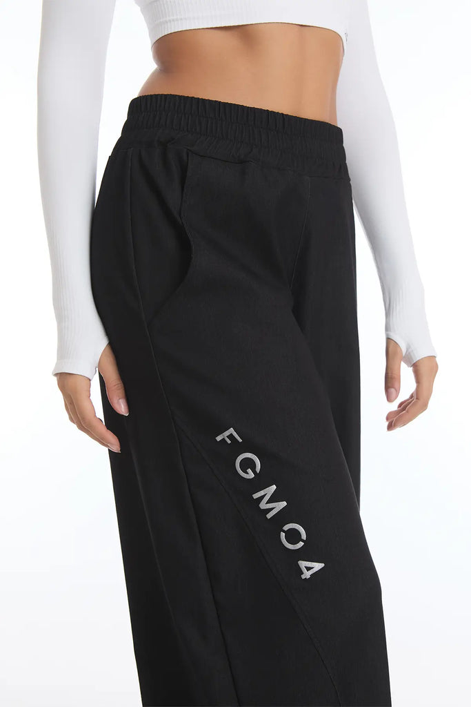 Juodos kelnės laisvalaikiui moterims