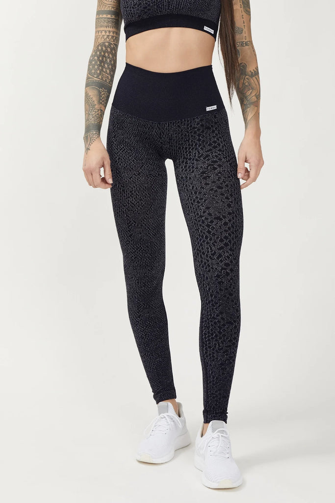 Moteriskos-sportines-tampres-juodos-jungle-python-slimwear