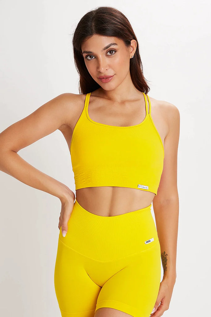 Sportine-crop-top-palaidine-geltona-monogram