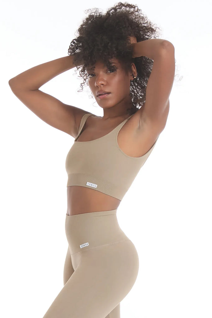 Liemenėlė sportui smėlio spalvos