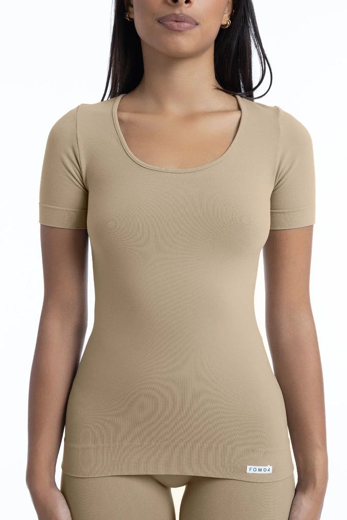 Sportiniai marškinėliai moterims kreminiai